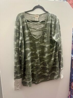 NWOT size XL camouflage long sleeve tee